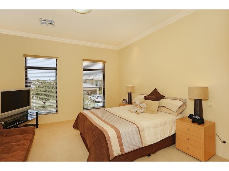 10 Brindabella Crescent, Halls Head WA 6210