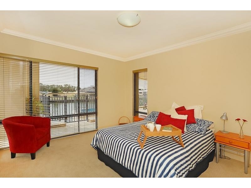 10 Brindabella Crescent, Halls Head WA 6210