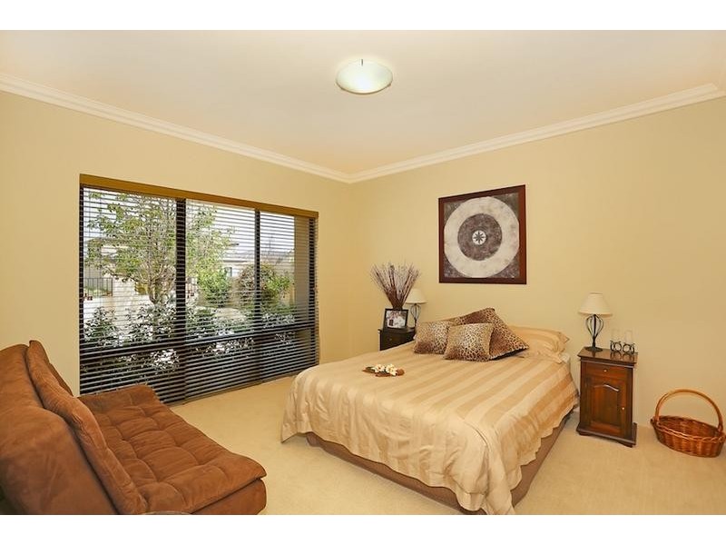 10 Brindabella Crescent, Halls Head WA 6210