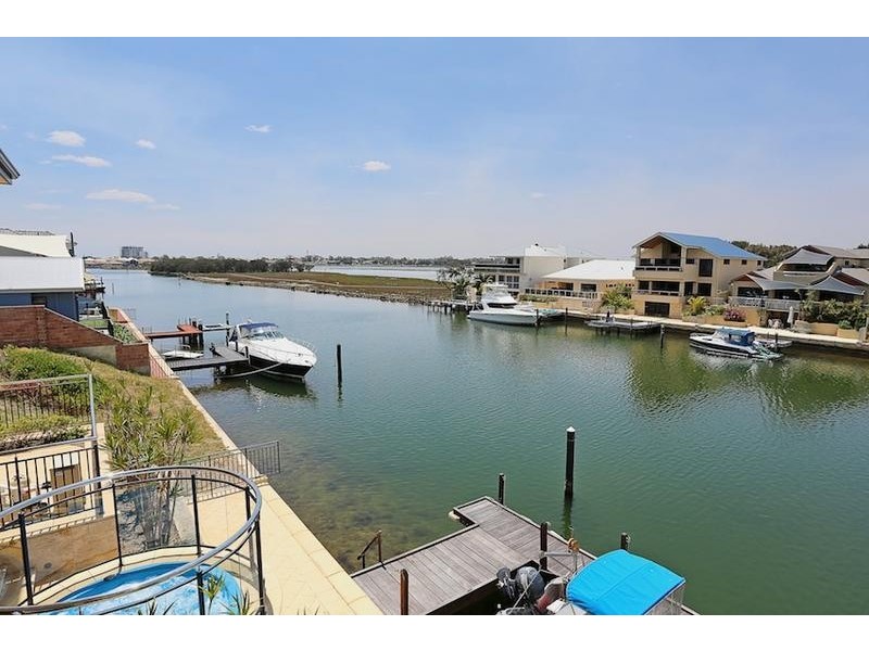 10 Brindabella Crescent, Halls Head WA 6210