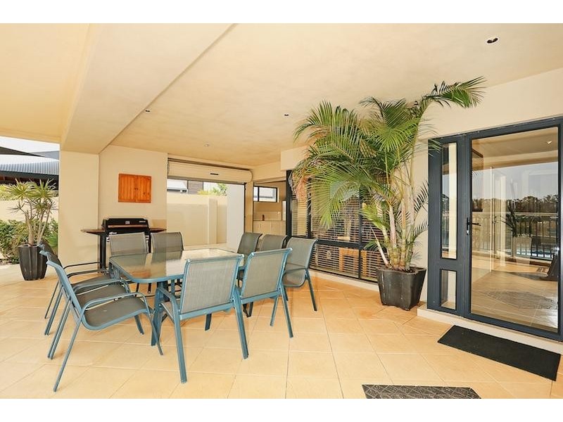 10 Brindabella Crescent, Halls Head WA 6210