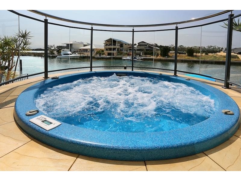 10 Brindabella Crescent, Halls Head WA 6210