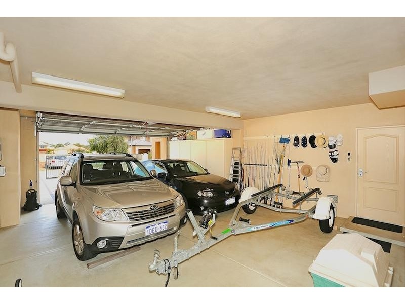 10 Brindabella Crescent, Halls Head WA 6210