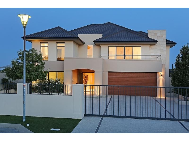 10 Brindabella Crescent, Halls Head WA 6210