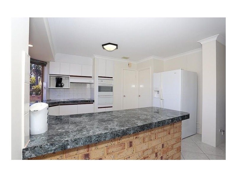 7 Warren Place, Dudley Park WA 6210