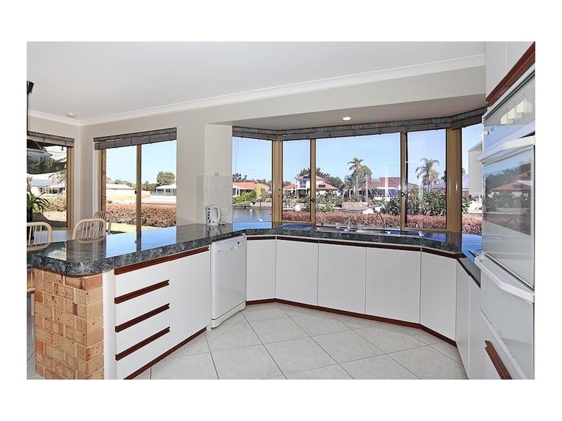 7 Warren Place, Dudley Park WA 6210