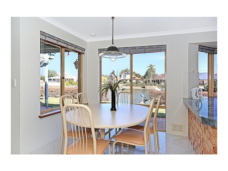 7 Warren Place, Dudley Park WA 6210