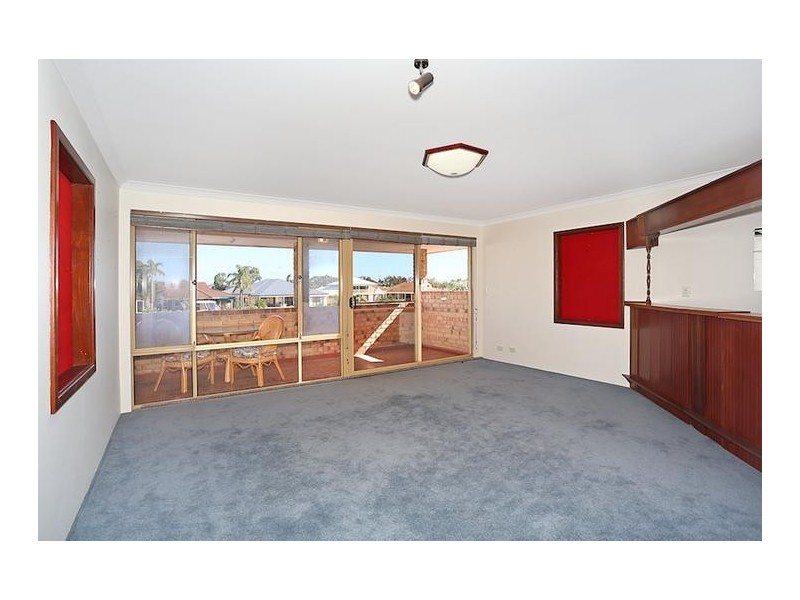 7 Warren Place, Dudley Park WA 6210