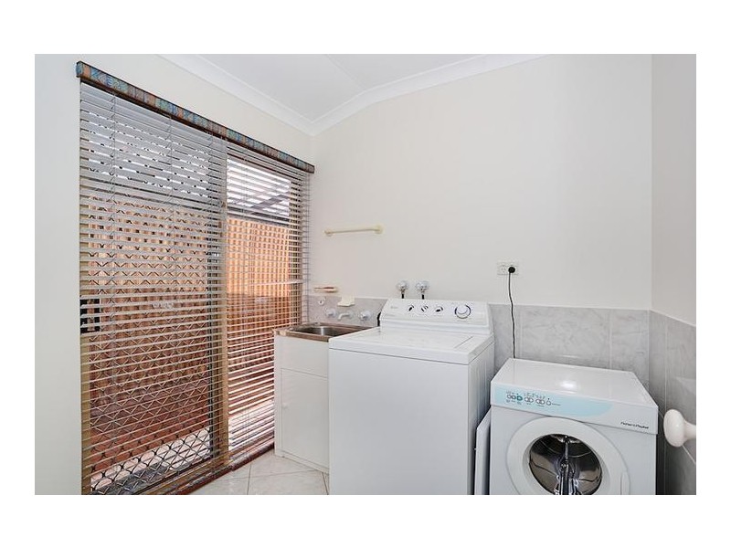 7 Warren Place, Dudley Park WA 6210