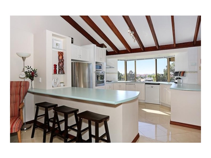 4 Nelson Street, Halls Head WA 6210