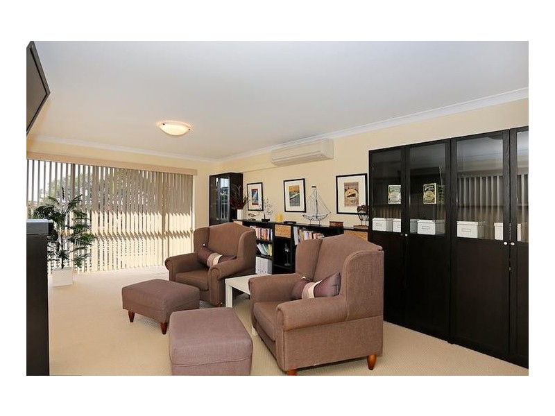 4 Nelson Street, Halls Head WA 6210