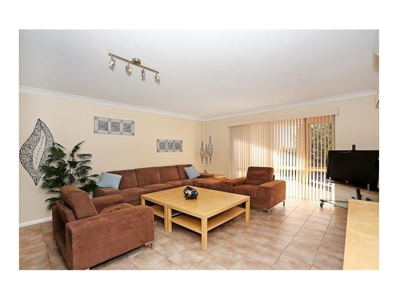 4 Nelson Street, Halls Head WA 6210