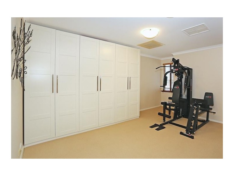 4 Nelson Street, Halls Head WA 6210