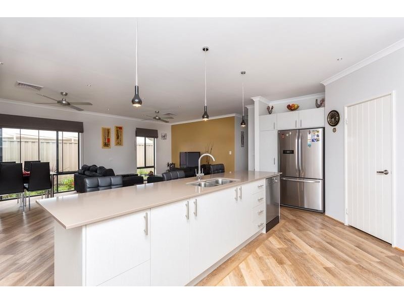 4 Bee Way, Falcon WA 6210