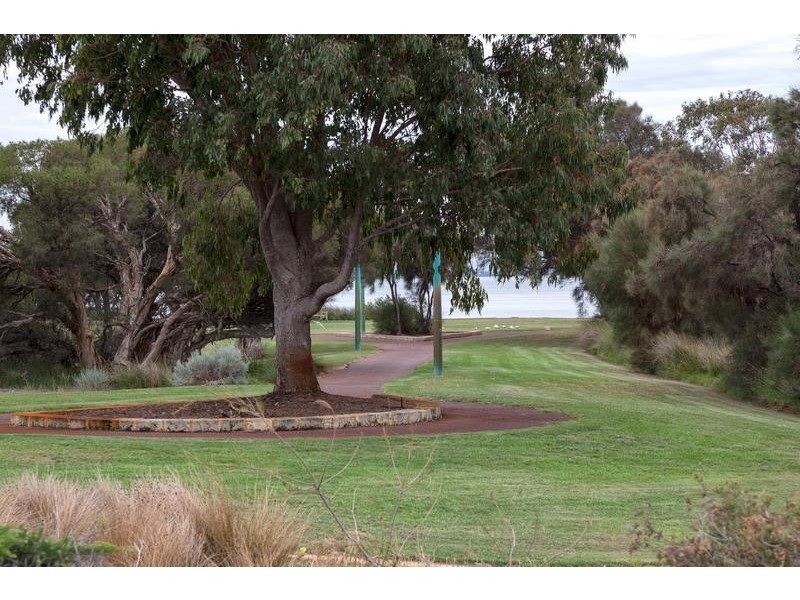 4 Bee Way, Falcon WA 6210