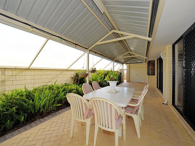 9 Discovery Cove, Halls Head WA 6210