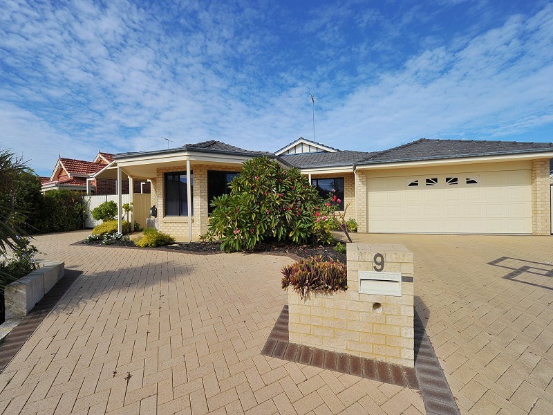 9 Discovery Cove, Halls Head WA 6210