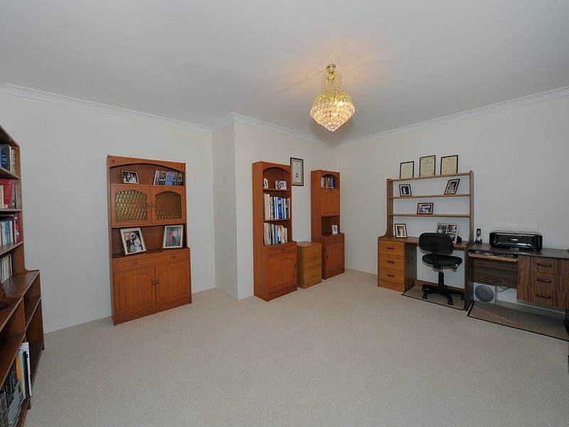 9 Discovery Cove, Halls Head WA 6210