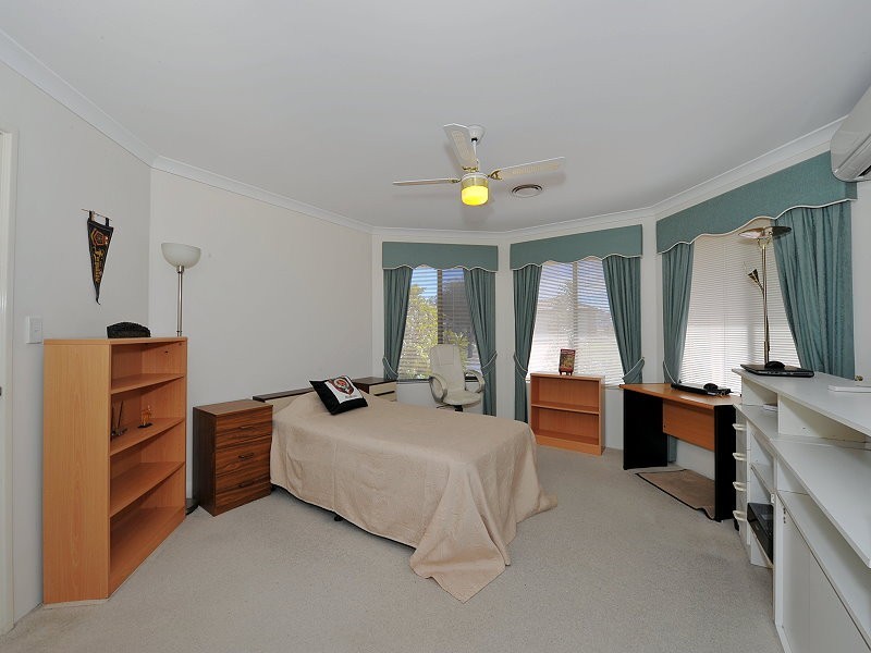 9 Discovery Cove, Halls Head WA 6210