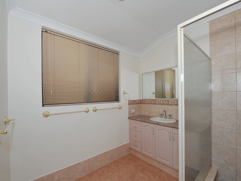 9 Discovery Cove, Halls Head WA 6210