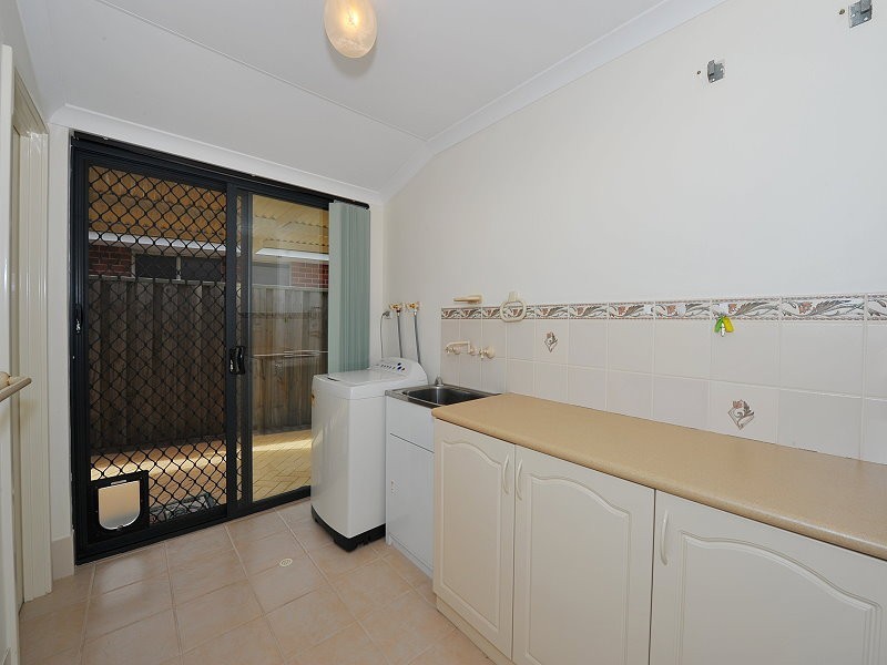 9 Discovery Cove, Halls Head WA 6210