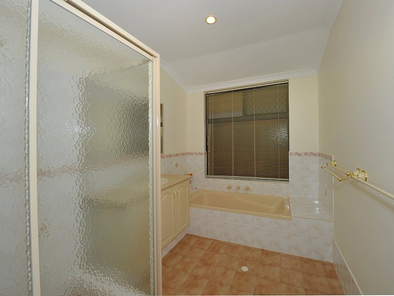 9 Discovery Cove, Halls Head WA 6210