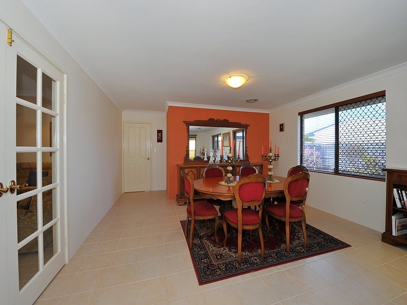 9 Discovery Cove, Halls Head WA 6210