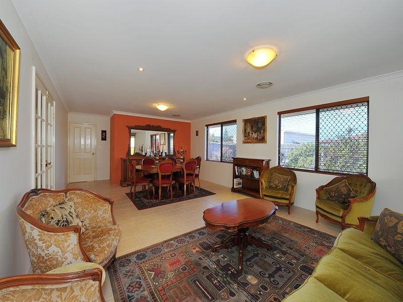 9 Discovery Cove, Halls Head WA 6210