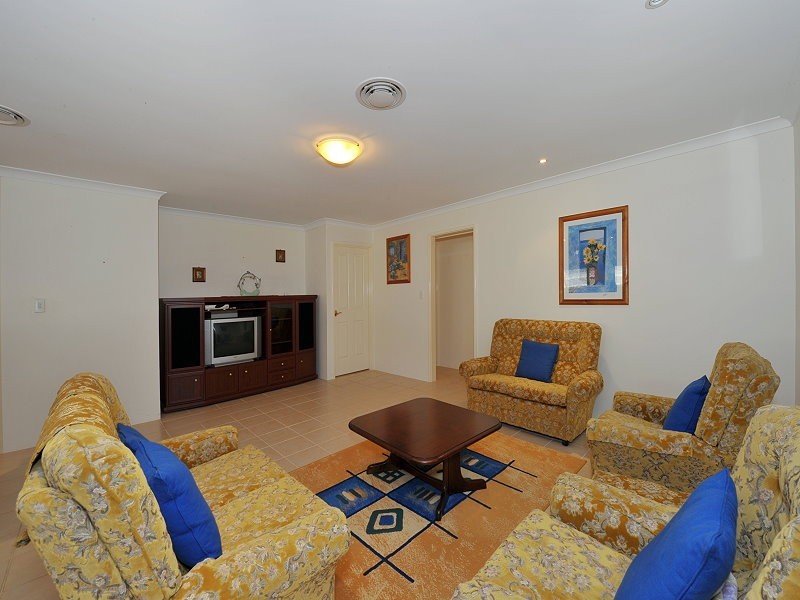 9 Discovery Cove, Halls Head WA 6210