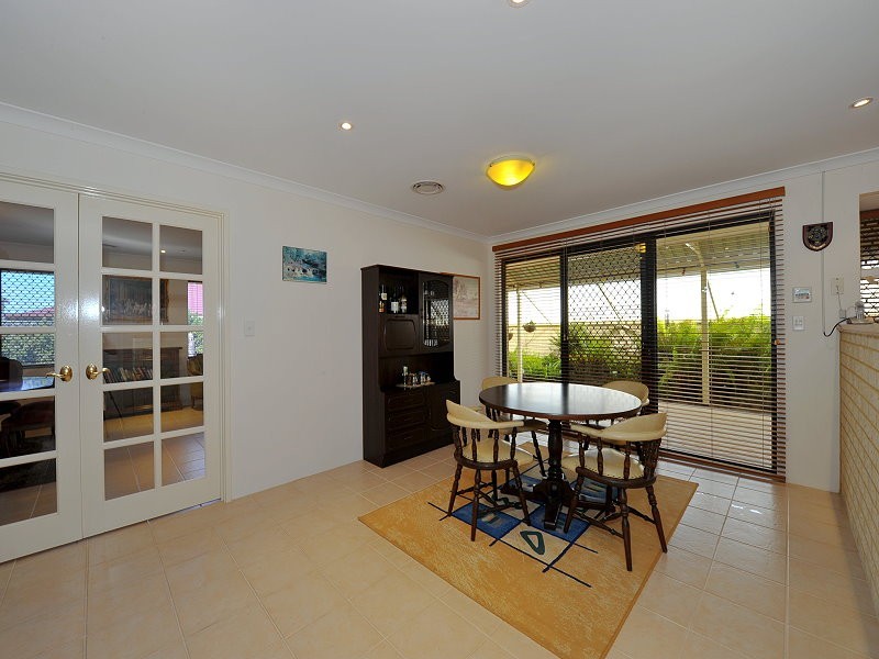 9 Discovery Cove, Halls Head WA 6210