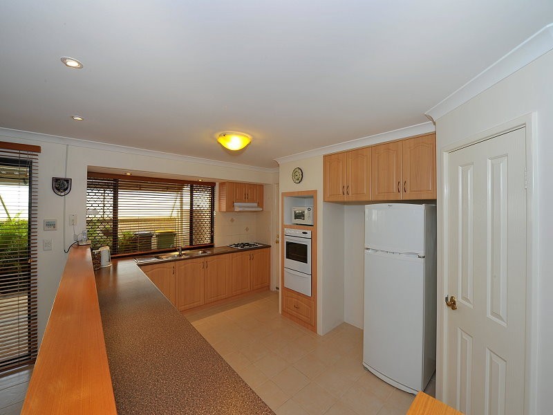 9 Discovery Cove, Halls Head WA 6210