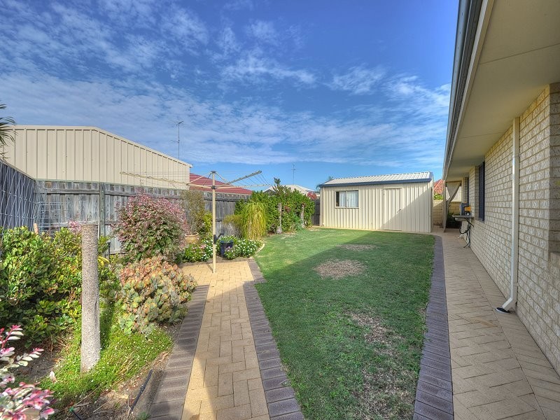 9 Discovery Cove, Halls Head WA 6210