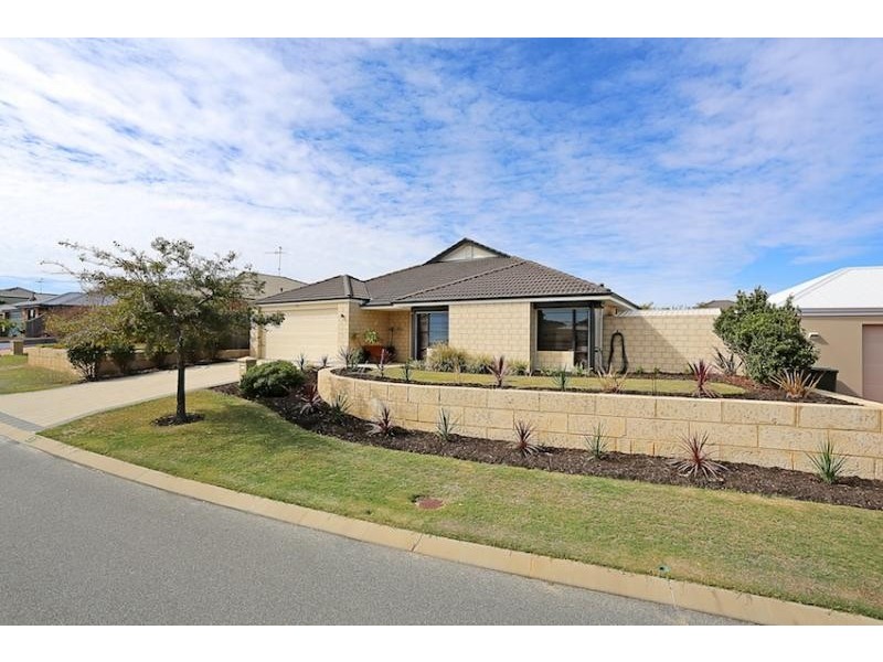 37 Bookleaf Loop, Halls Head WA 6210