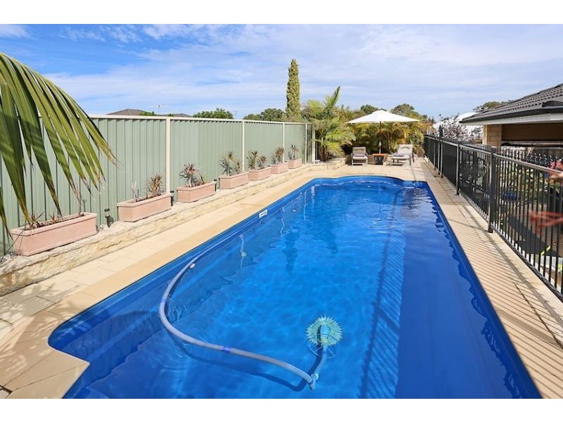 37 Bookleaf Loop, Halls Head WA 6210