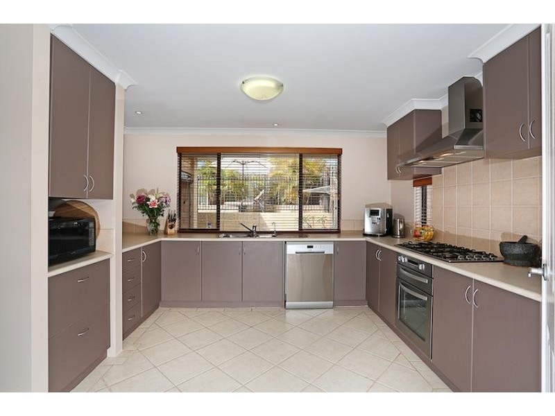 37 Bookleaf Loop, Halls Head WA 6210