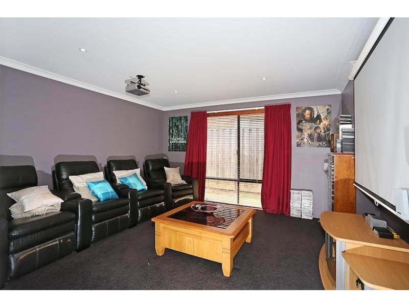 37 Bookleaf Loop, Halls Head WA 6210