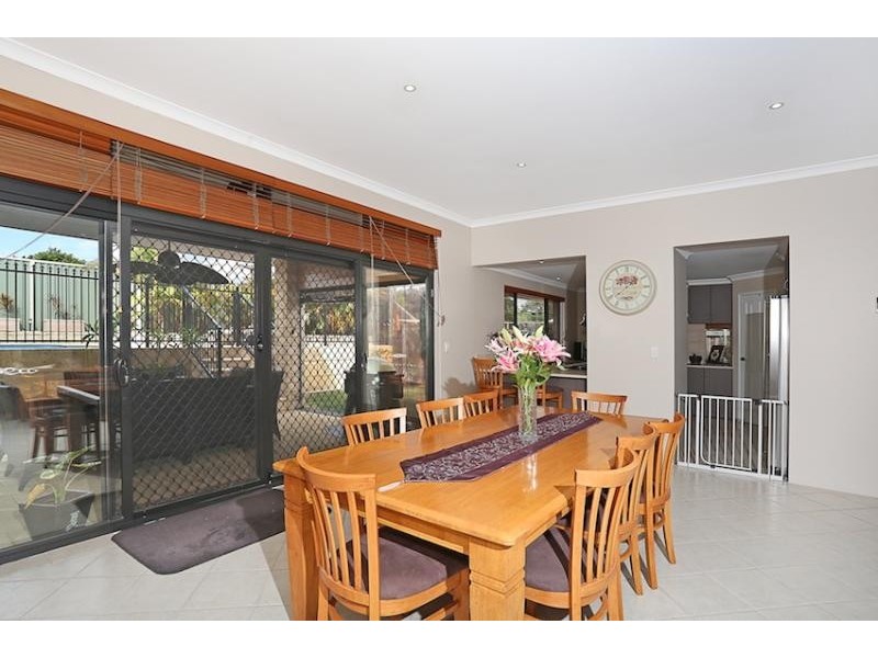 37 Bookleaf Loop, Halls Head WA 6210