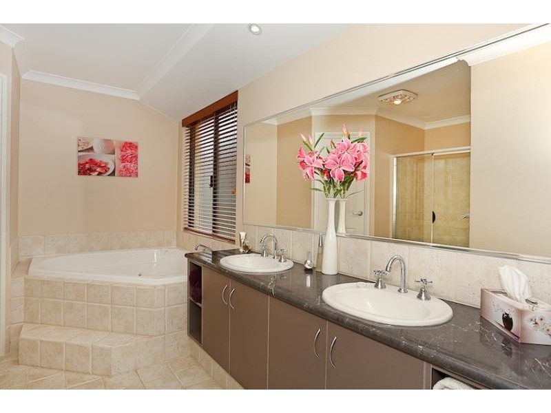 37 Bookleaf Loop, Halls Head WA 6210