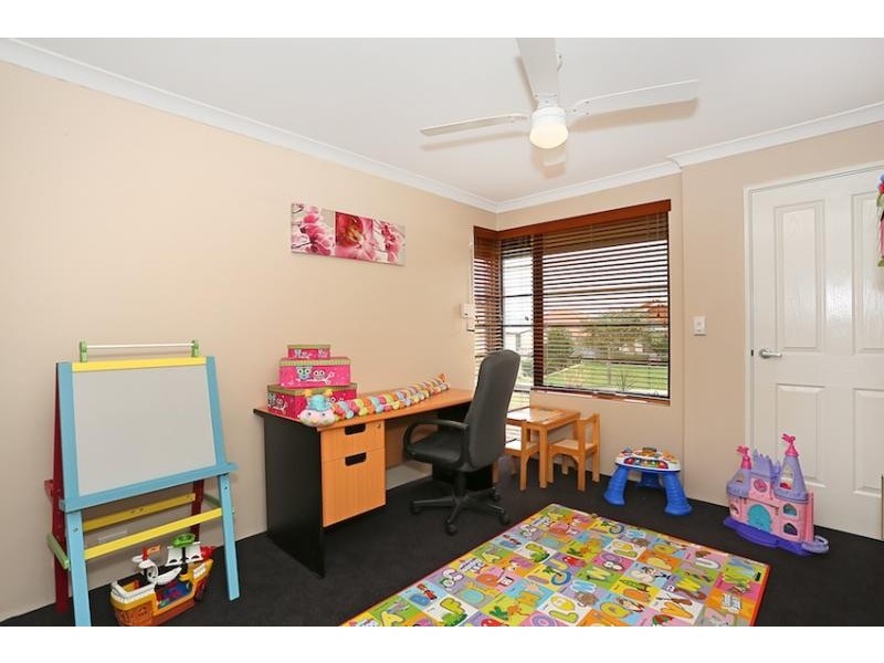 37 Bookleaf Loop, Halls Head WA 6210