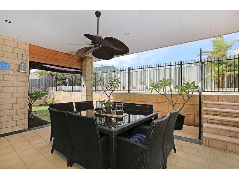 37 Bookleaf Loop, Halls Head WA 6210