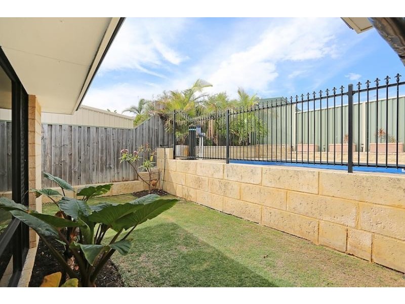 37 Bookleaf Loop, Halls Head WA 6210