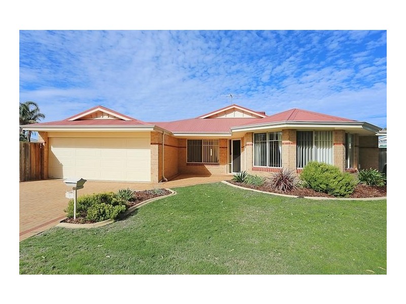 2 Poinsettia Green, Halls Head WA 6210