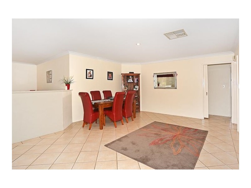 2 Poinsettia Green, Halls Head WA 6210