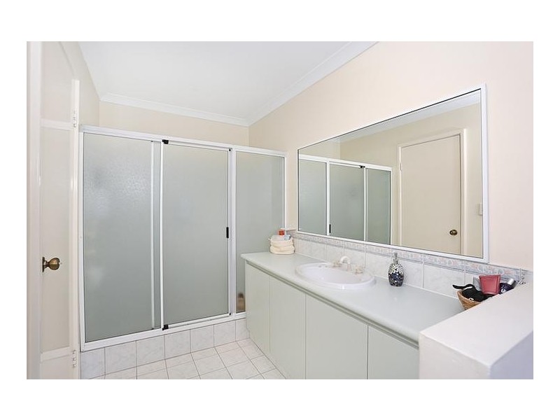 2 Poinsettia Green, Halls Head WA 6210