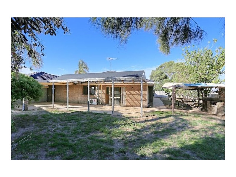 4 Grange Court, Halls Head WA 6210