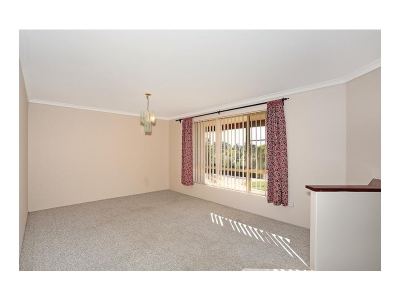 4 Grange Court, Halls Head WA 6210