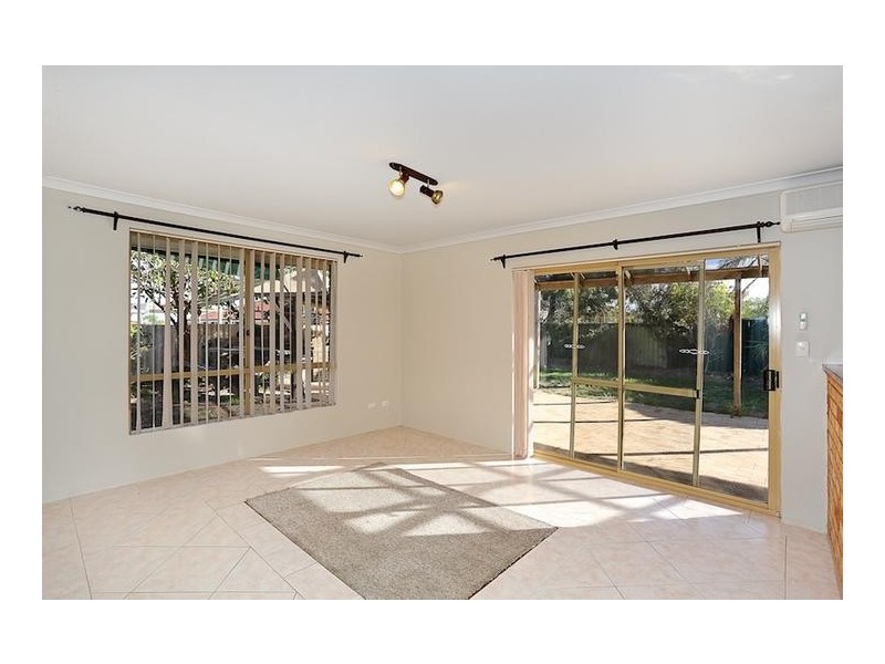 4 Grange Court, Halls Head WA 6210