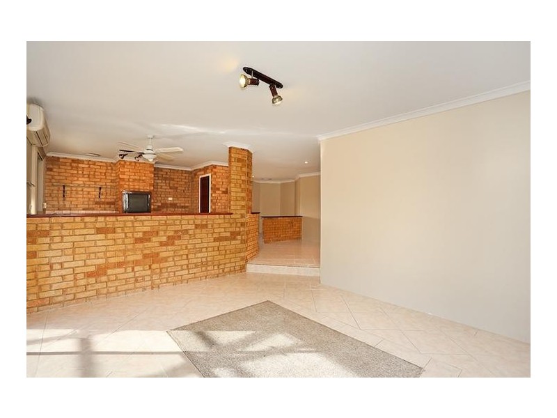 4 Grange Court, Halls Head WA 6210