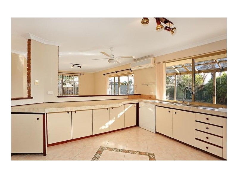 4 Grange Court, Halls Head WA 6210