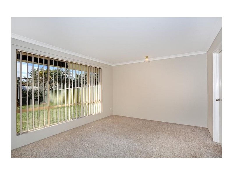 4 Grange Court, Halls Head WA 6210